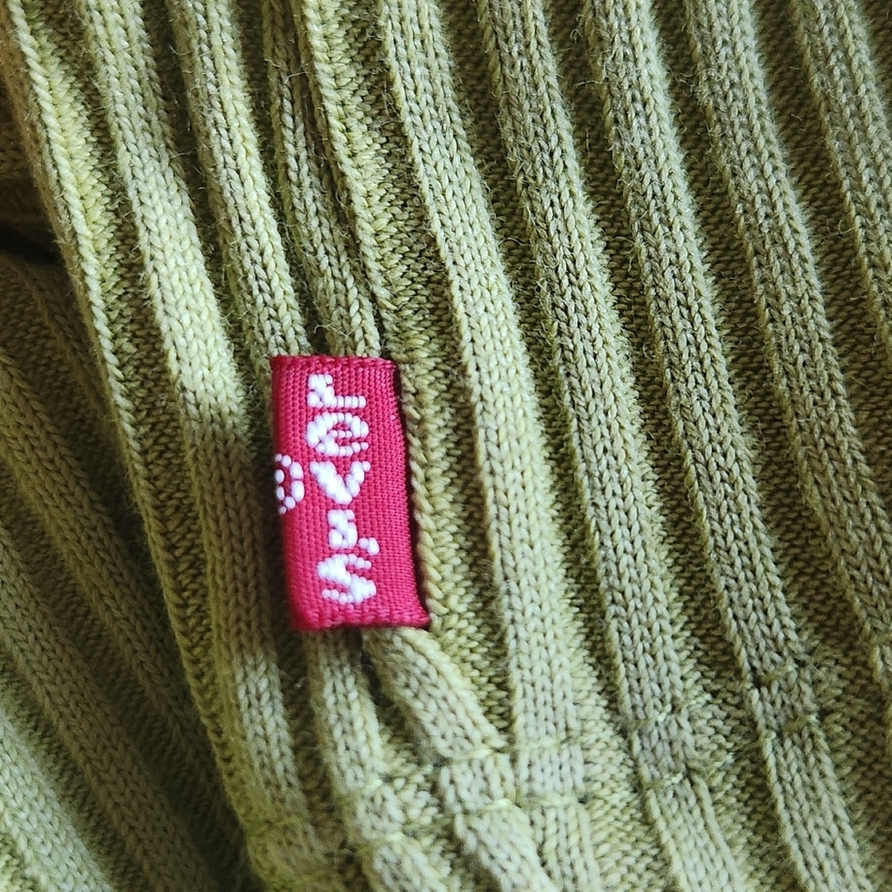 Levi's Green Ribbed Scoop Neck Top - Size Large - Kiwi Green- Like New! - Picture 8 of 12